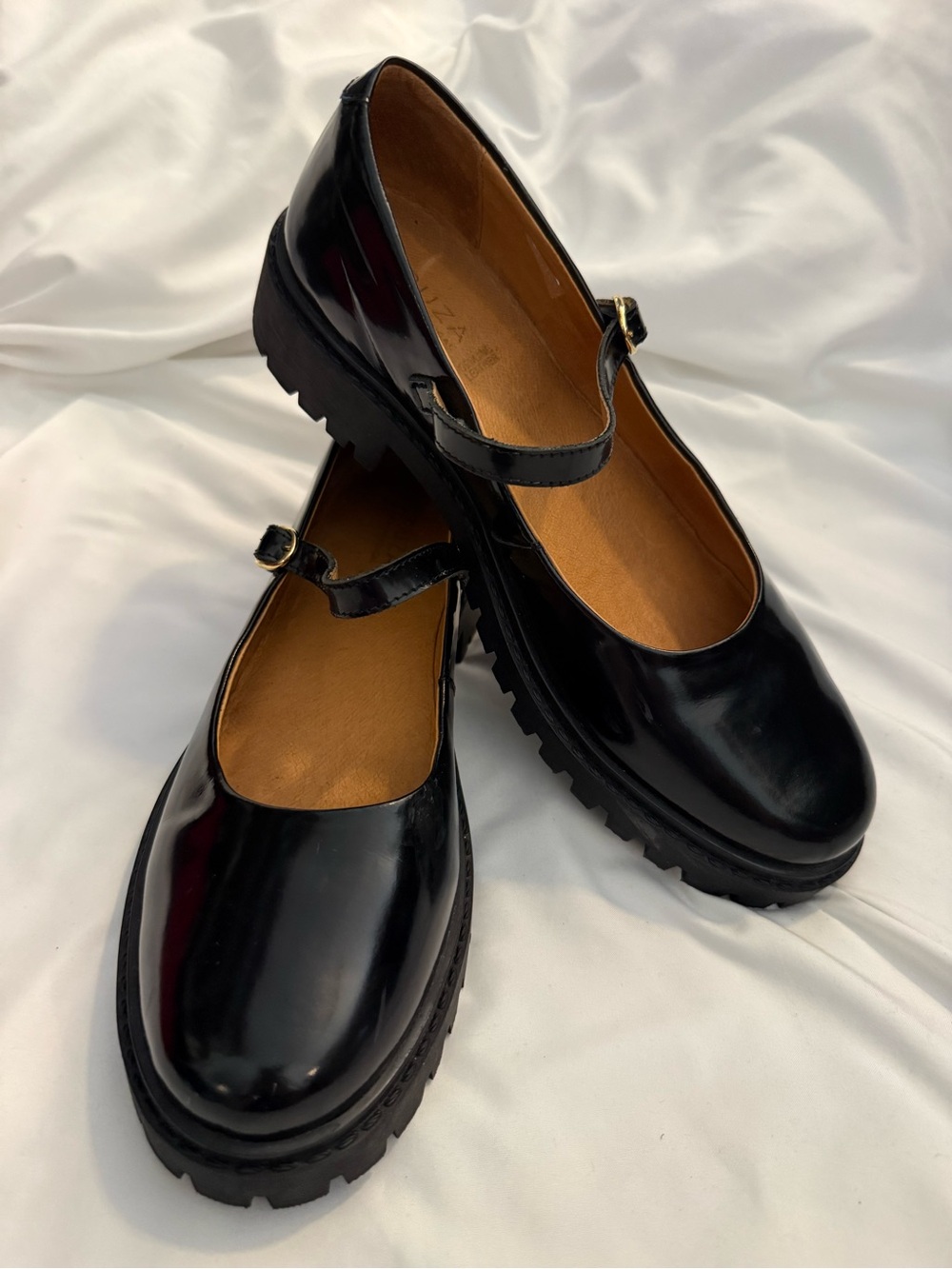 Like New Cruza Mary Jane Leather Shoes
